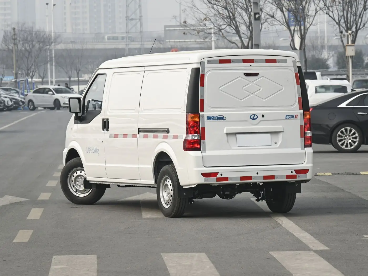 Ruichi EC35 Electric truck  Minivan 290km Rang Box Type 41.93kWh