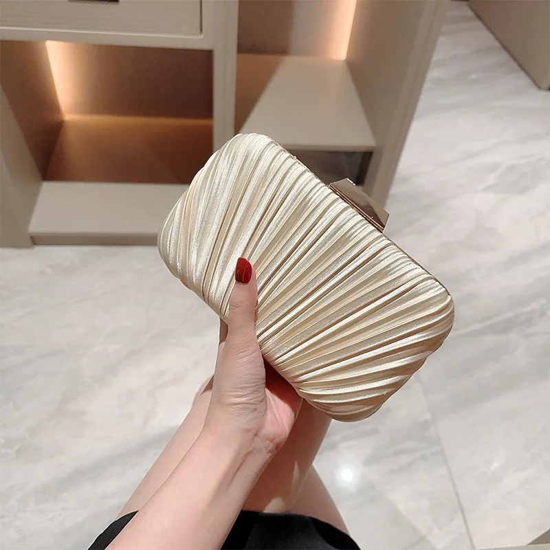 Женский клатч со складками