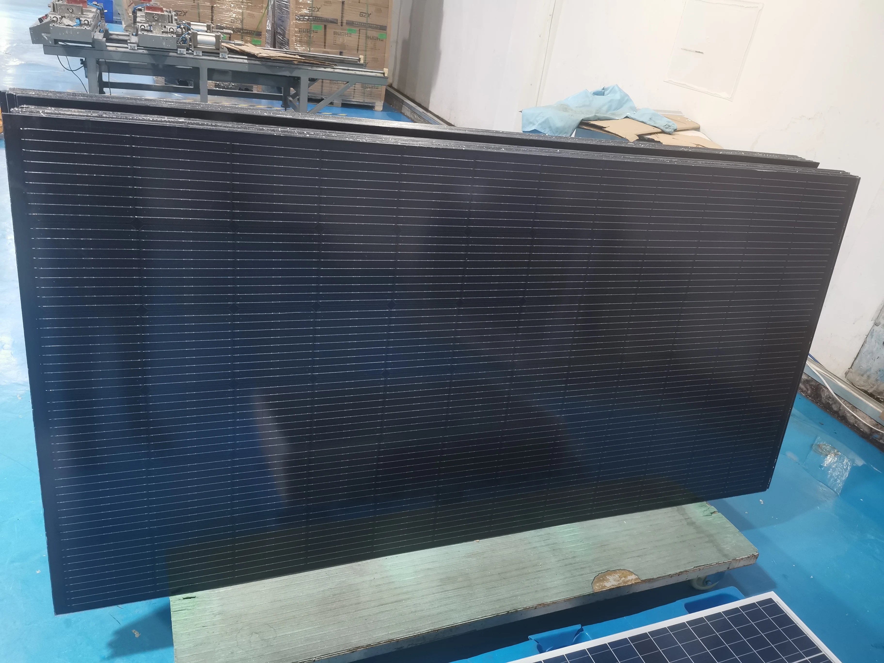 In Stock N-type All Black Solar Panel 420w 425w 430 Watt Monocrystalline Solar Pv Module For Solar System