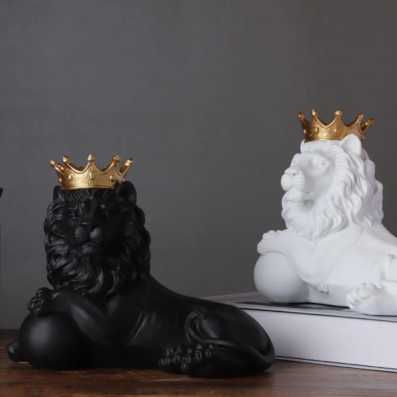 Wholesale Crown Statue Resin Ornament Resin Gold Crown Statue King Of The Forest Sculpture
