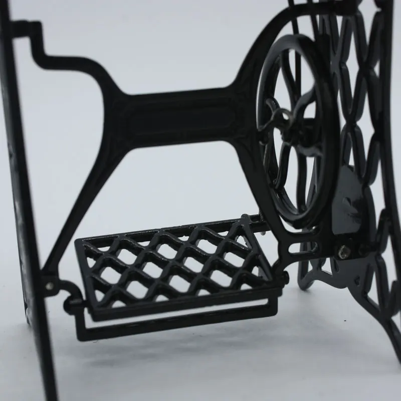 Dollhouse Miniature Furniture Wooden Sewing Machine 1/12 Scale QW90079