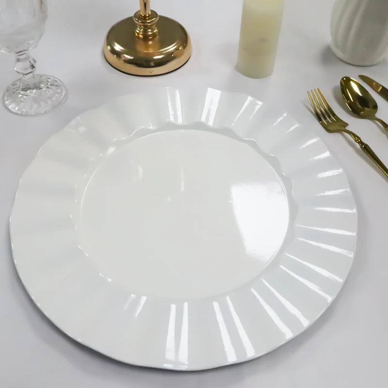 Luxury 13 inch Wave Edge White Plastic Charger Plate Disposable Elegant Birthday Parties Dinner Table Decor Under Plate