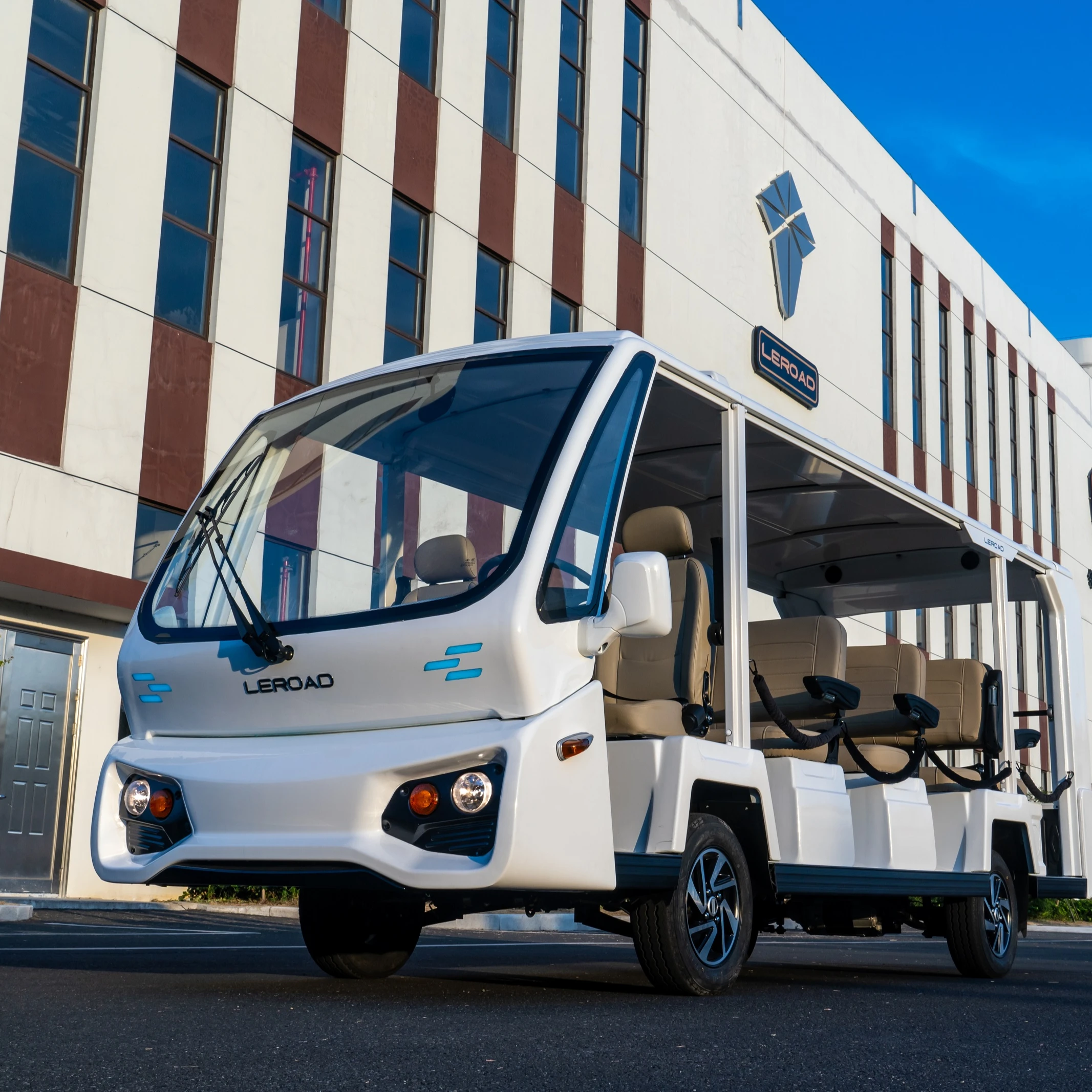 LEROAD LATEST L14 Shuttle Bus Commercial Sightseeing White Practical Electric Sightseeing Bus