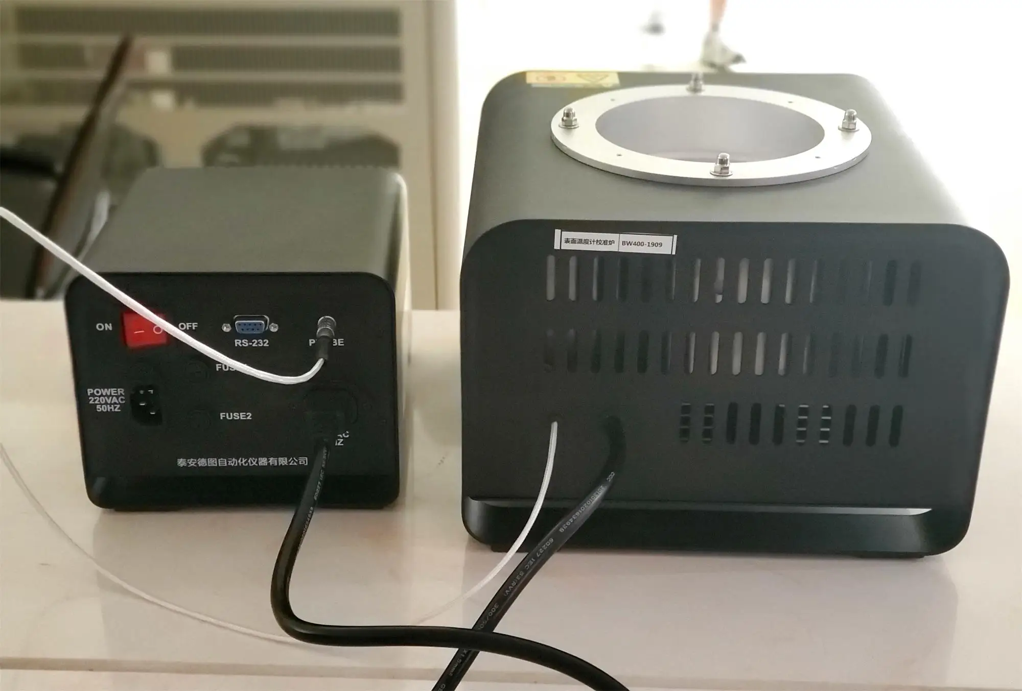 Manufacturer Supply Portable calibration system purpose designed for surface mounted sensors for lab or industrial usage