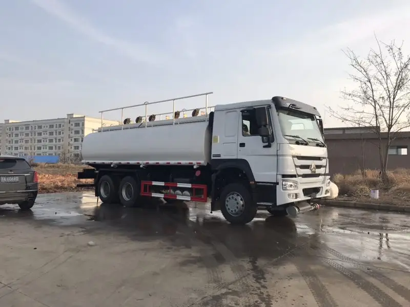 Hot Sale Heavy Duty Sinotruk HOWO 4*2 6*4 20000 5000L Liters Oil Fuel Tank truck Transport Oil Fuel Tanker truck