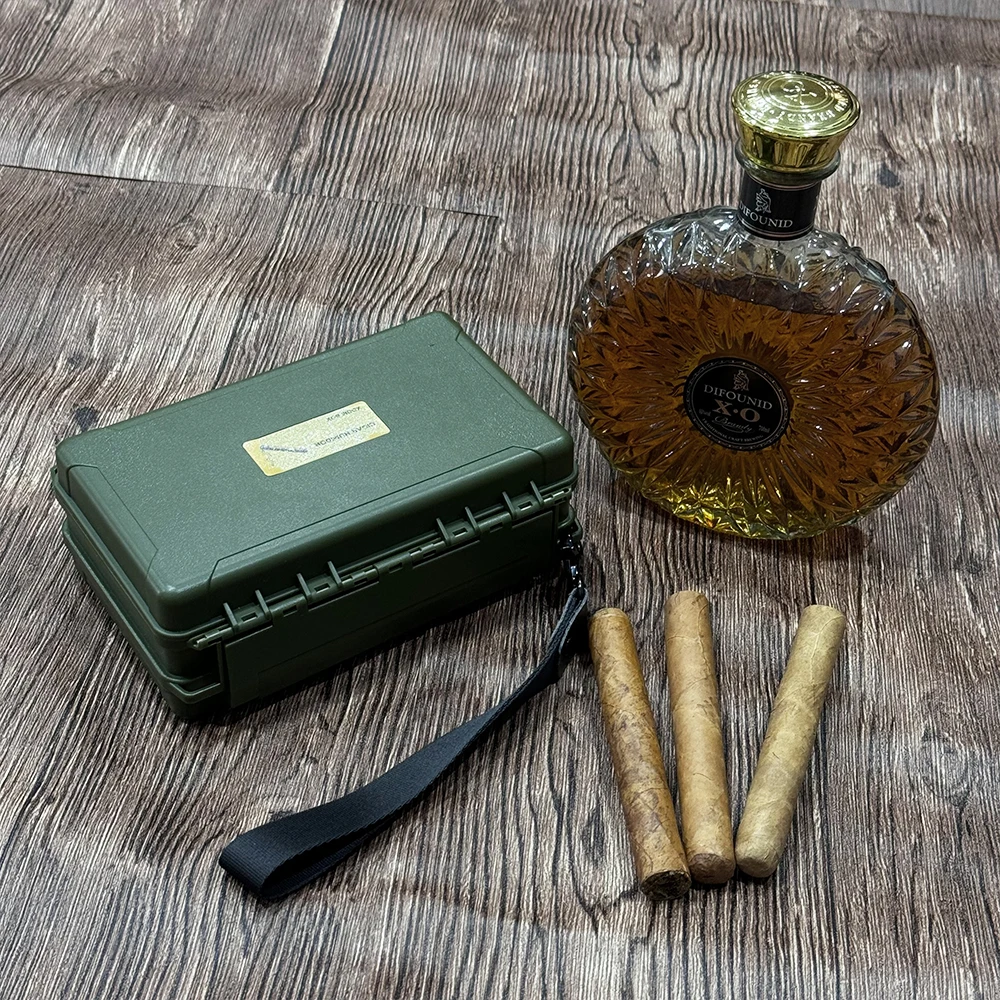 2023 New Design Waterproof Cigar Box Plastic Cigar Smoking Accessories Set Best Cigar Travel Humidor Gift Case with custom logo