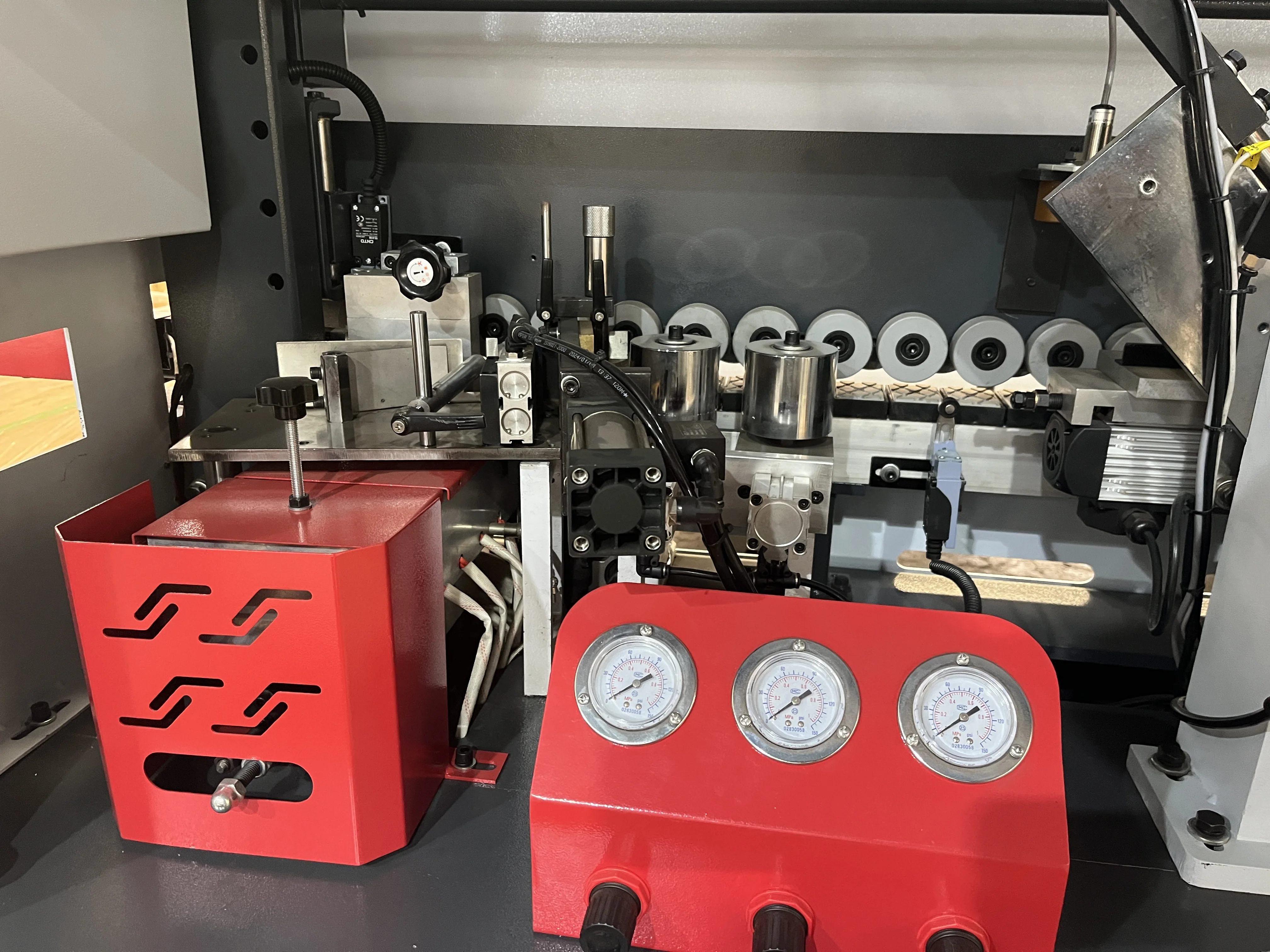 Hot selling fully automatic high-speed medium density fiberboard edge banding machine, four function edge banding manufacturer