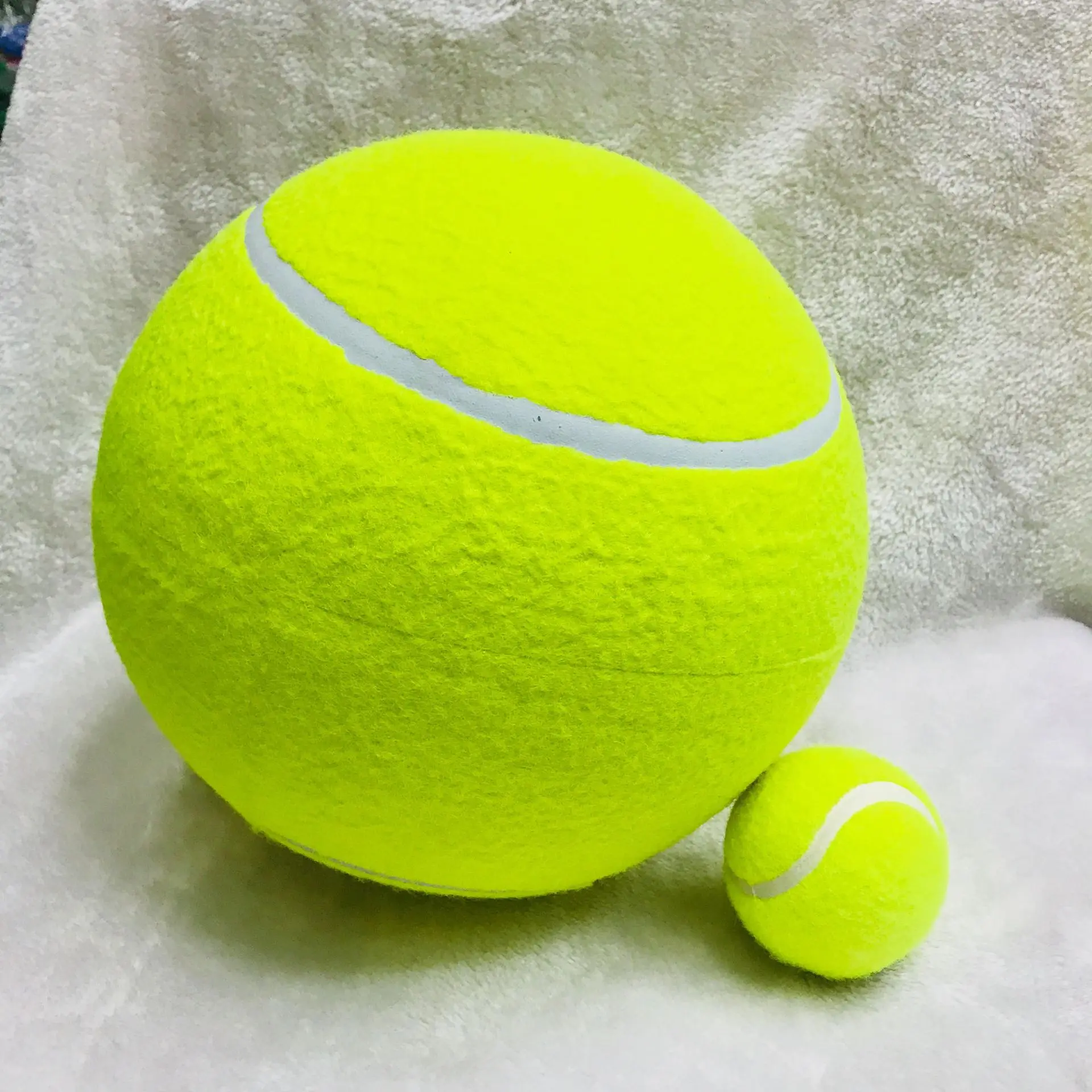 factory wholesale Inflatable tennis ball for dog toys Promotional Gift and Advertising Signature with 24cm calibre