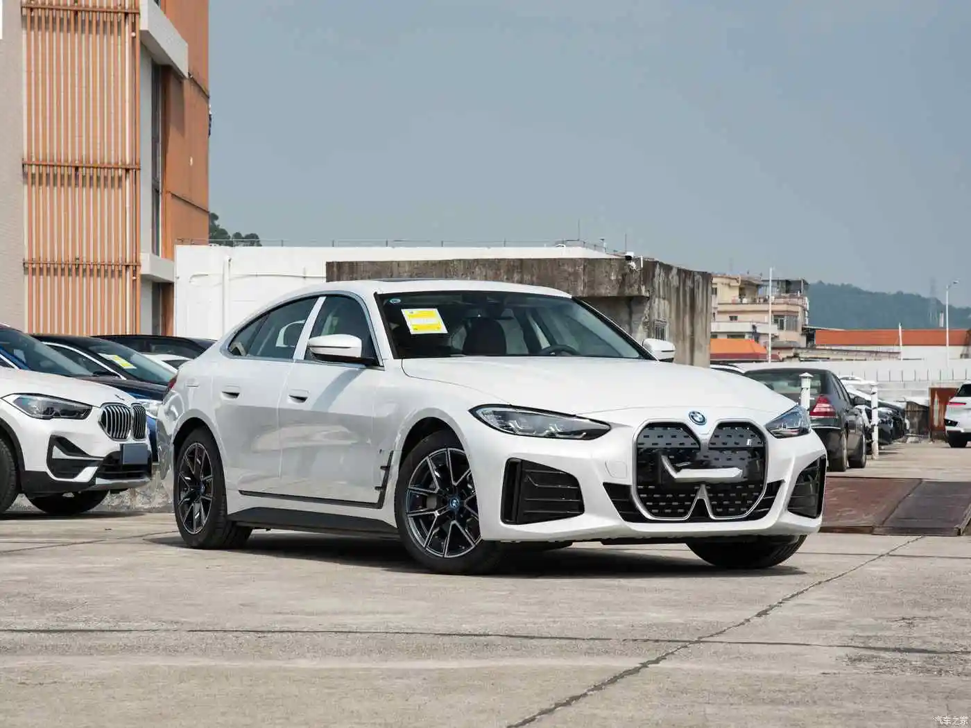BMWs I4 2024 5-местный Электрический произведенный в Китае Новый энергетический автомобиль высокопроизводительный электромобиль с максимальной скоростью 218 км/ч
