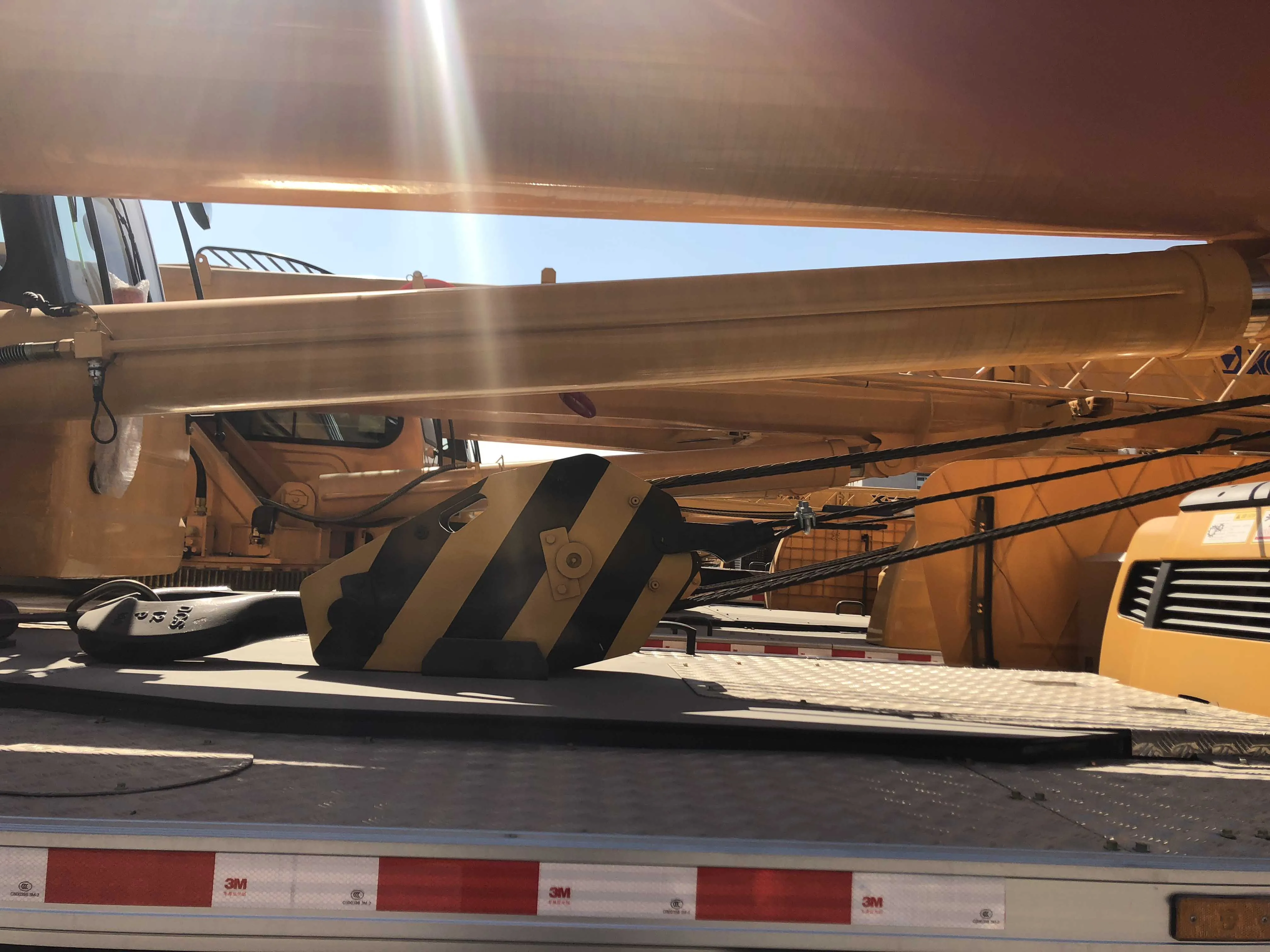 China Top Brand  Xct20l4 4-section Telescopic Boom 20 Ton Crane Truck Cheap Price For Sale