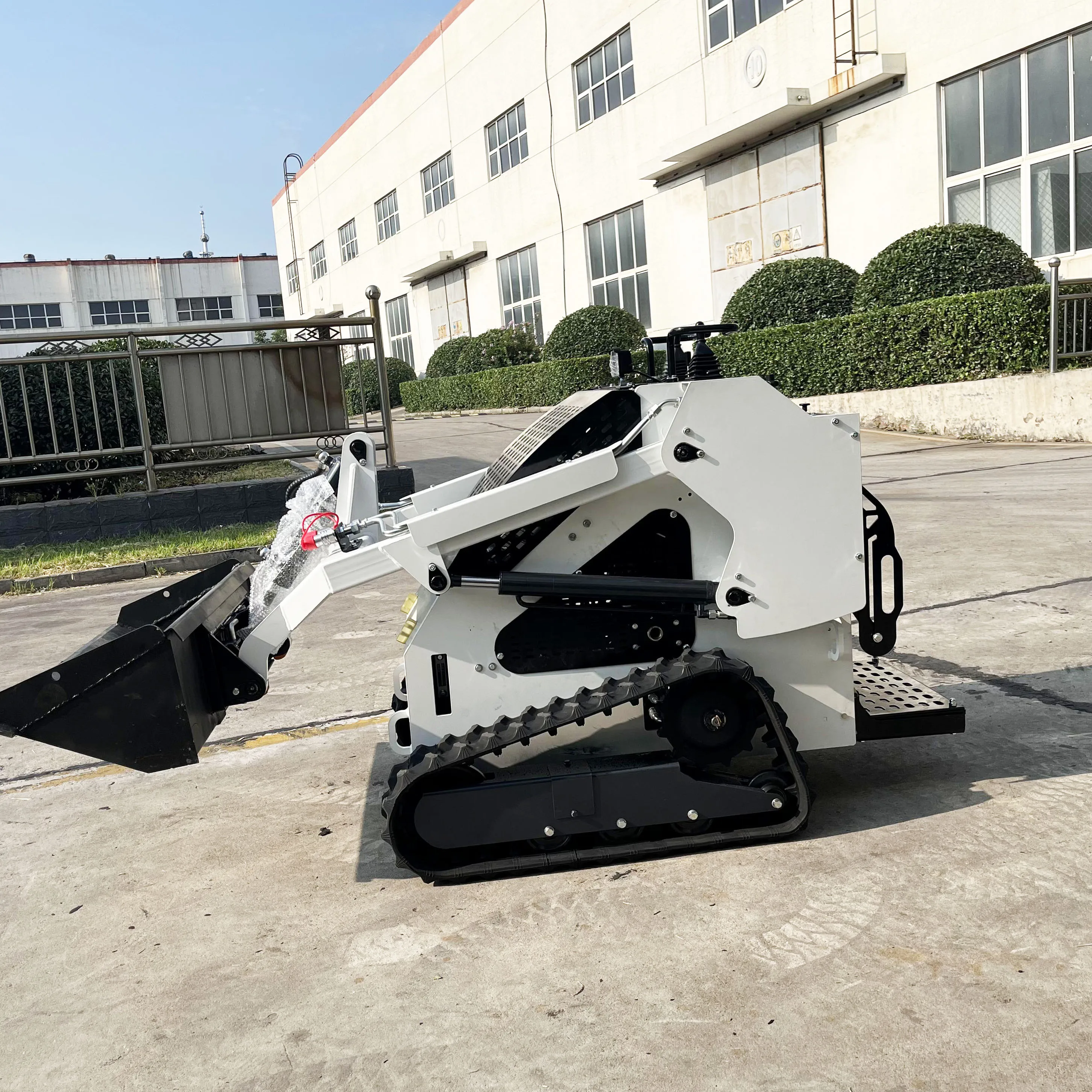 Mini loaders are a good helper for workers at competitive prices