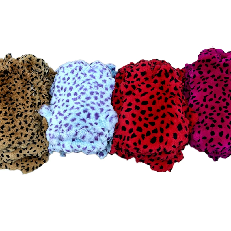 HY Rex Soft Thick Coat Dyed Color Fur Genuine Chinese Rabbit Skin Wight Natural Carton Real Spotted Pink Raw Rabbit Fur Trade