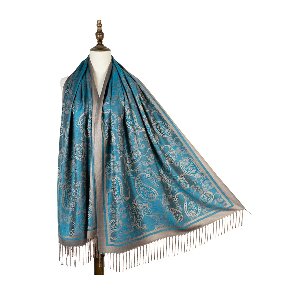 Шаль с геометрическим принтом