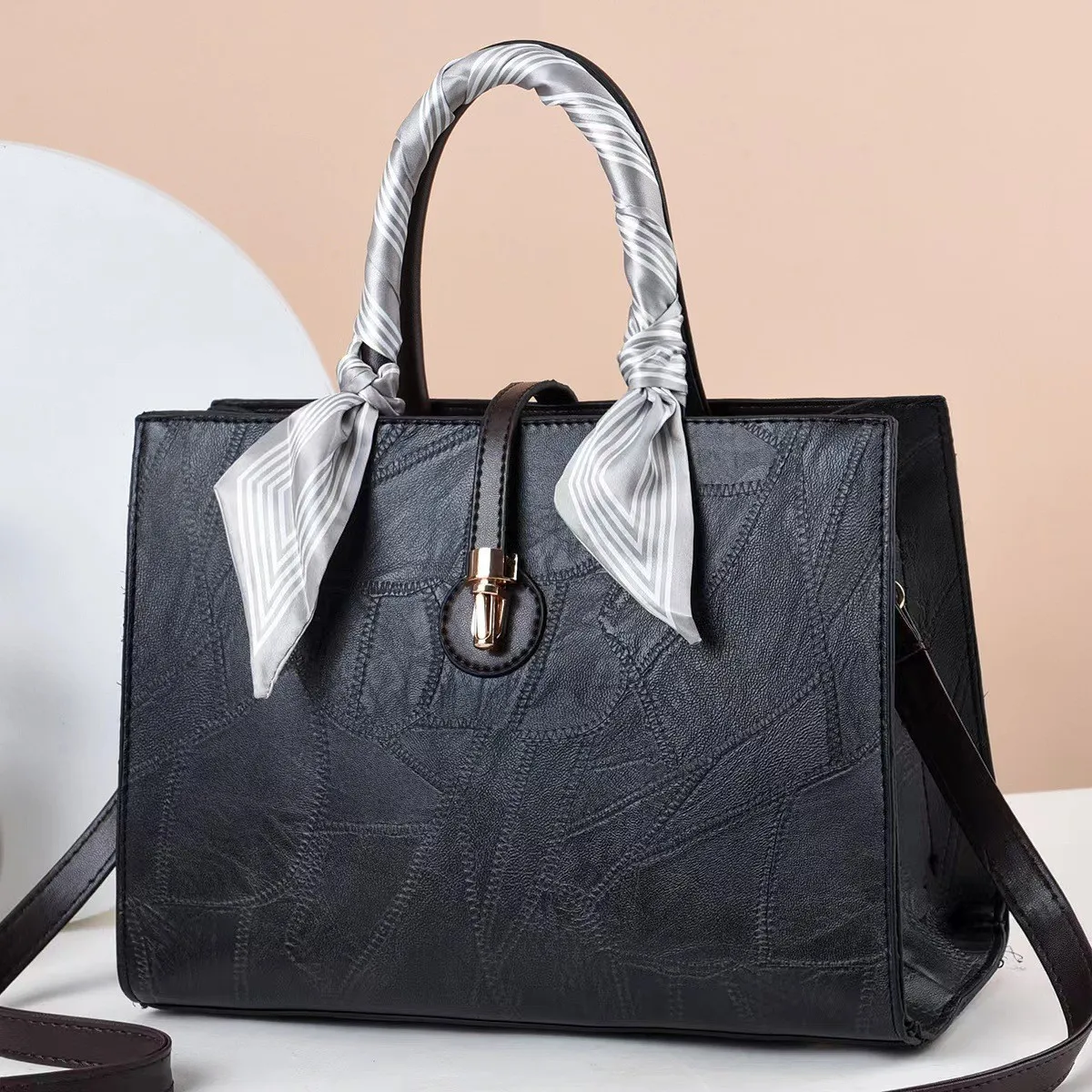 Wholesale Cross-Body Underarm Luxury Handbags For Women Famous Brands Semicircle Luxury Handbags For Women Famous Brands