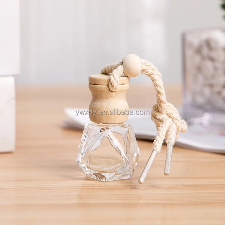 Luxury Modern Style 8ml Dia  mond Glass Perfume Bottle Wine Glass Cap Hanging Windscreen Car Diffuser Wood Car Freshener 796