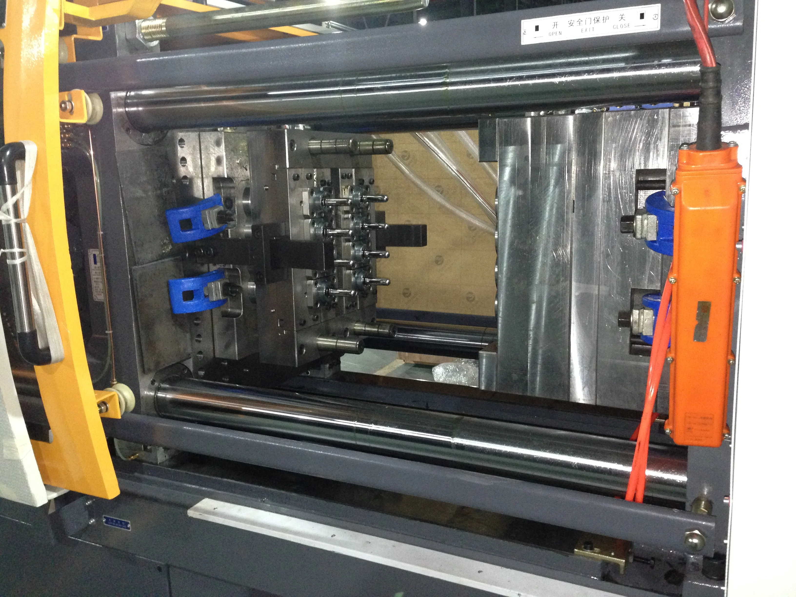 
plastic bottle injection preform mold maker 