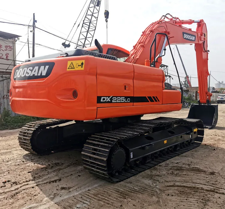 Good condiontion doosan excavator dx225LC made in South Korea medium dx225 used excavator for sale