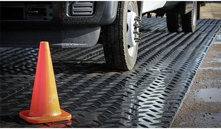 Good Quality Drilling Rig Mat UHMWPE Sheeting Mats with Tread Pattern Heavy Duty Road Mat