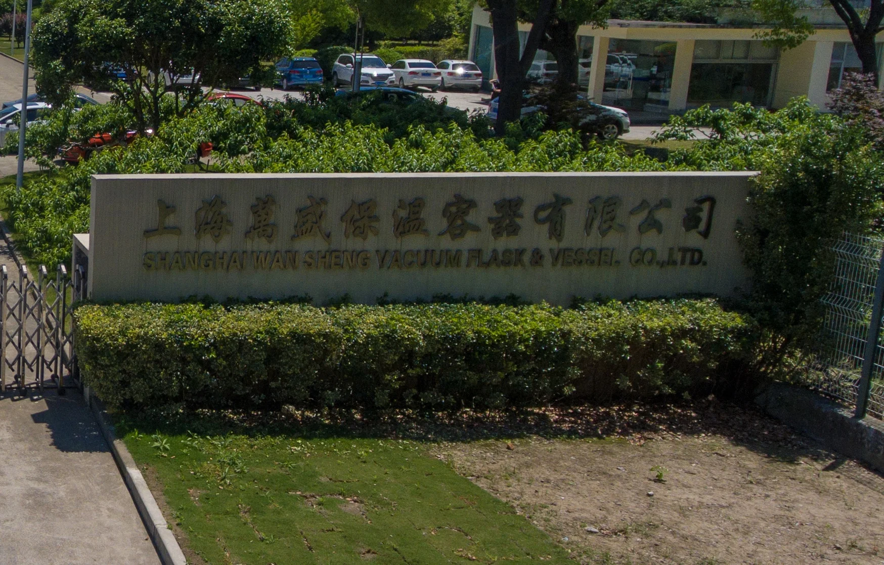 New arrival 1.0 L Dallah Long Spout Pumpkin Shape Green Golden Coating Metal body High Quality Glass Insulated Vacuum Flask