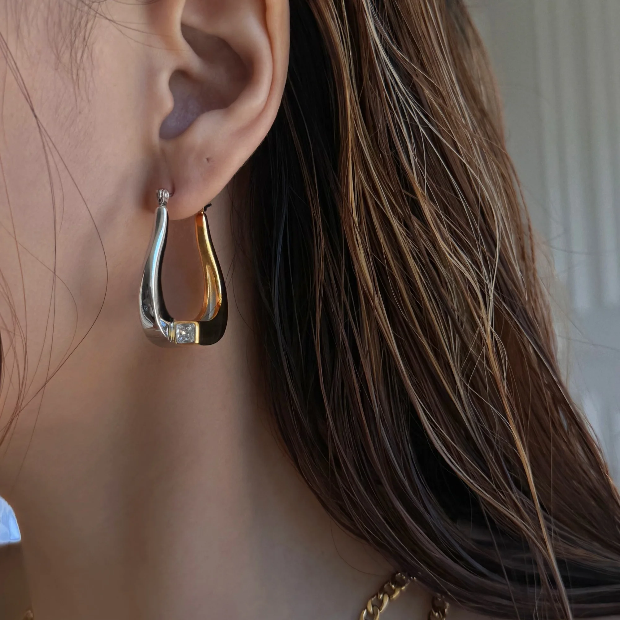2024 Dazan New HOT INS 18k Gold Plated Hypoallergenic Stainless Steel Neo Gothic Unique Horn Mixed Zircon Snap Earrings For Lady
