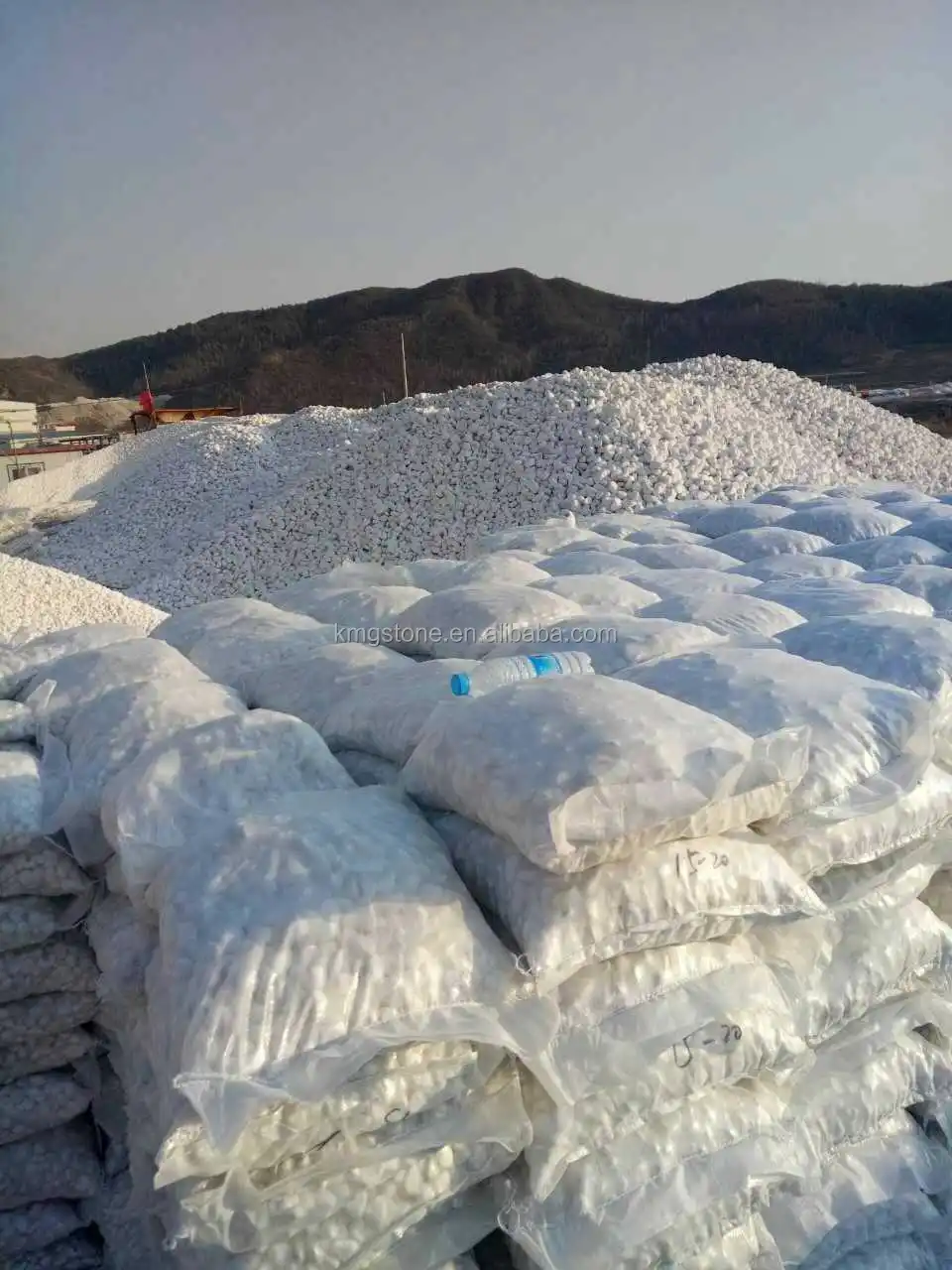 Tumbled White Natural Stone Cobblestone Polished Pebble for Outdoor Garden Rock & River Design Exterior Application