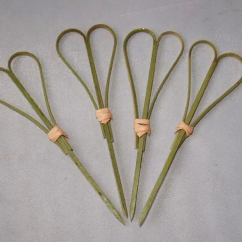 2023 Newest Hot Sale Decorative Appetizers BBQ Heart Shaped Bamboo Picks Knot Skewers For Baby shower