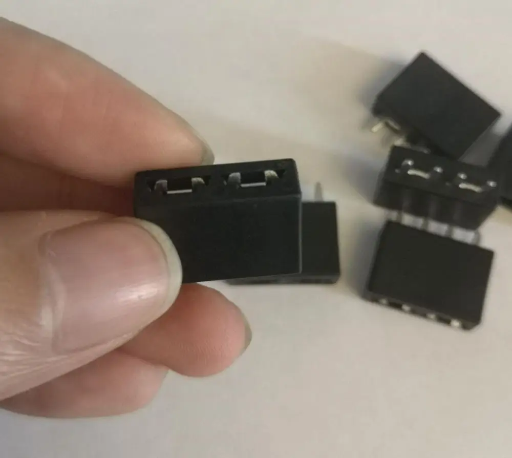 PA66 32V 15A PCB type 4pin car truck Van insert Standard Medium fuse holder Positioning car insurance seat PCB mount solder