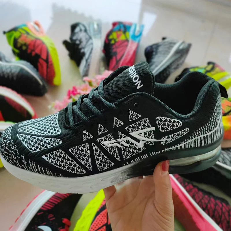  New fashion Fly knit sports shoes men sneakers With Running Casual Sports Men used