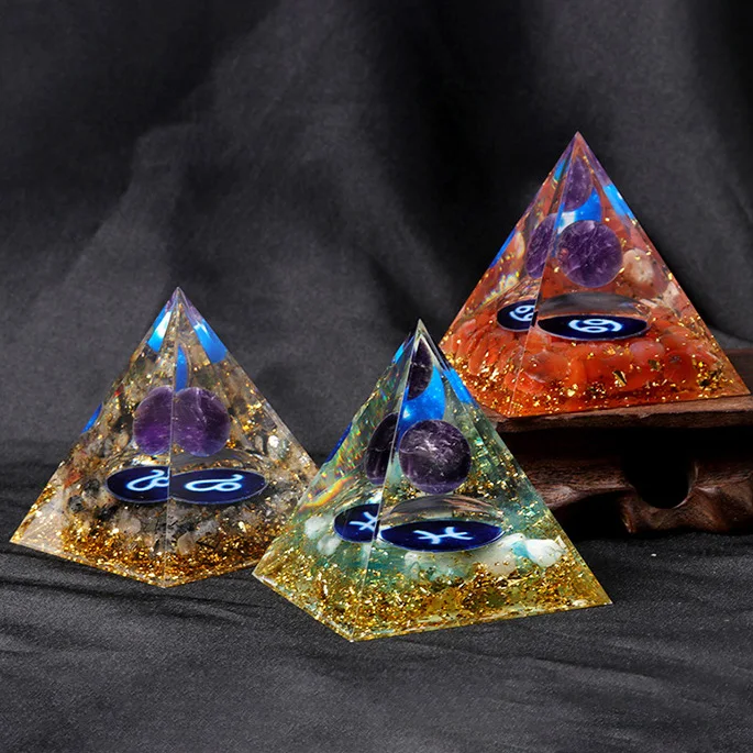 Wholesale Zodiac Natural Crystal Pyramid with Crystal Ball Ornaments Home Office Ornaments Gift Crystal Pyramid