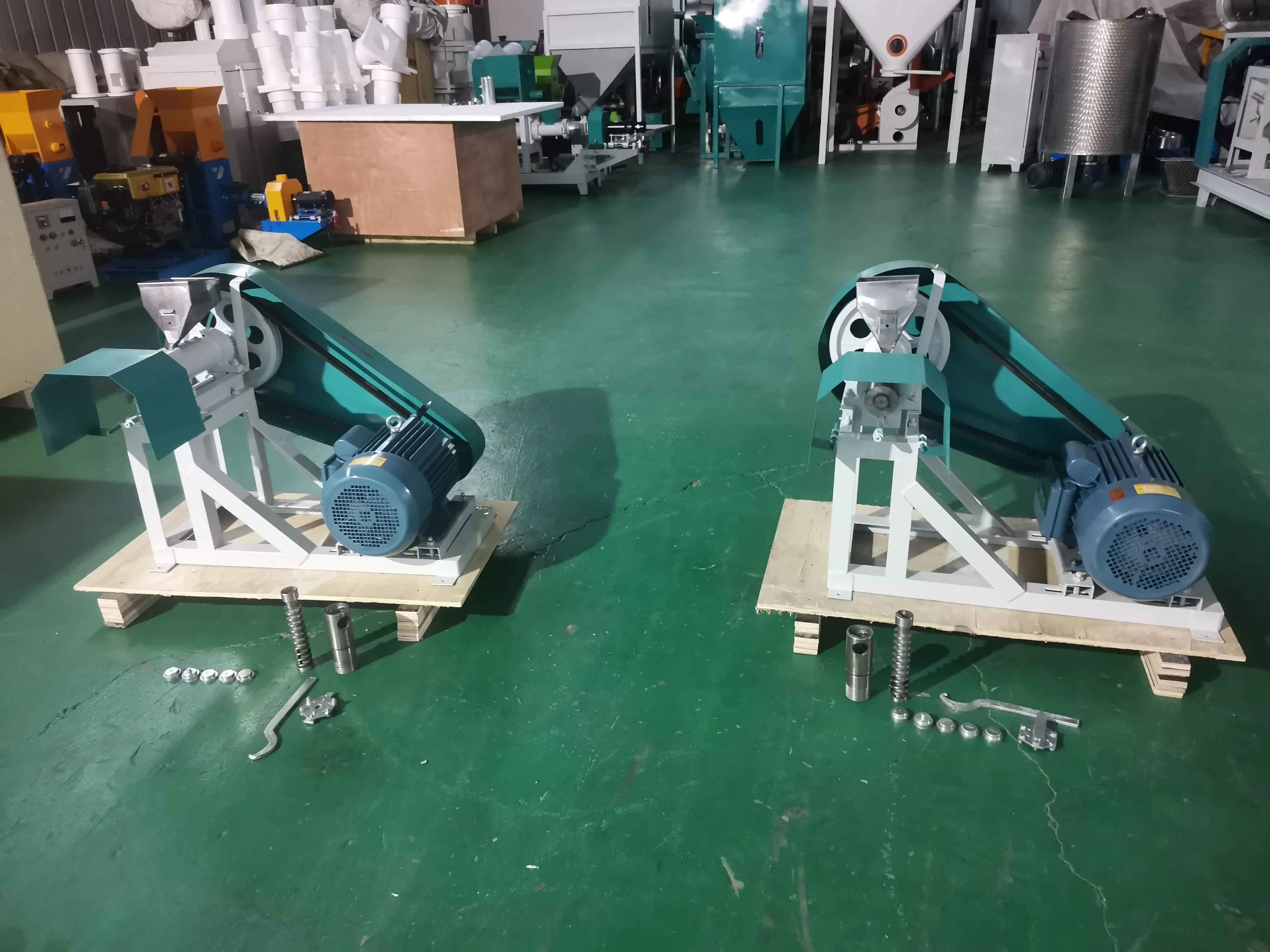 Different shape corn puff making machine/30kg wheat millet sorghum rice puff extruder machine HJ-PH50