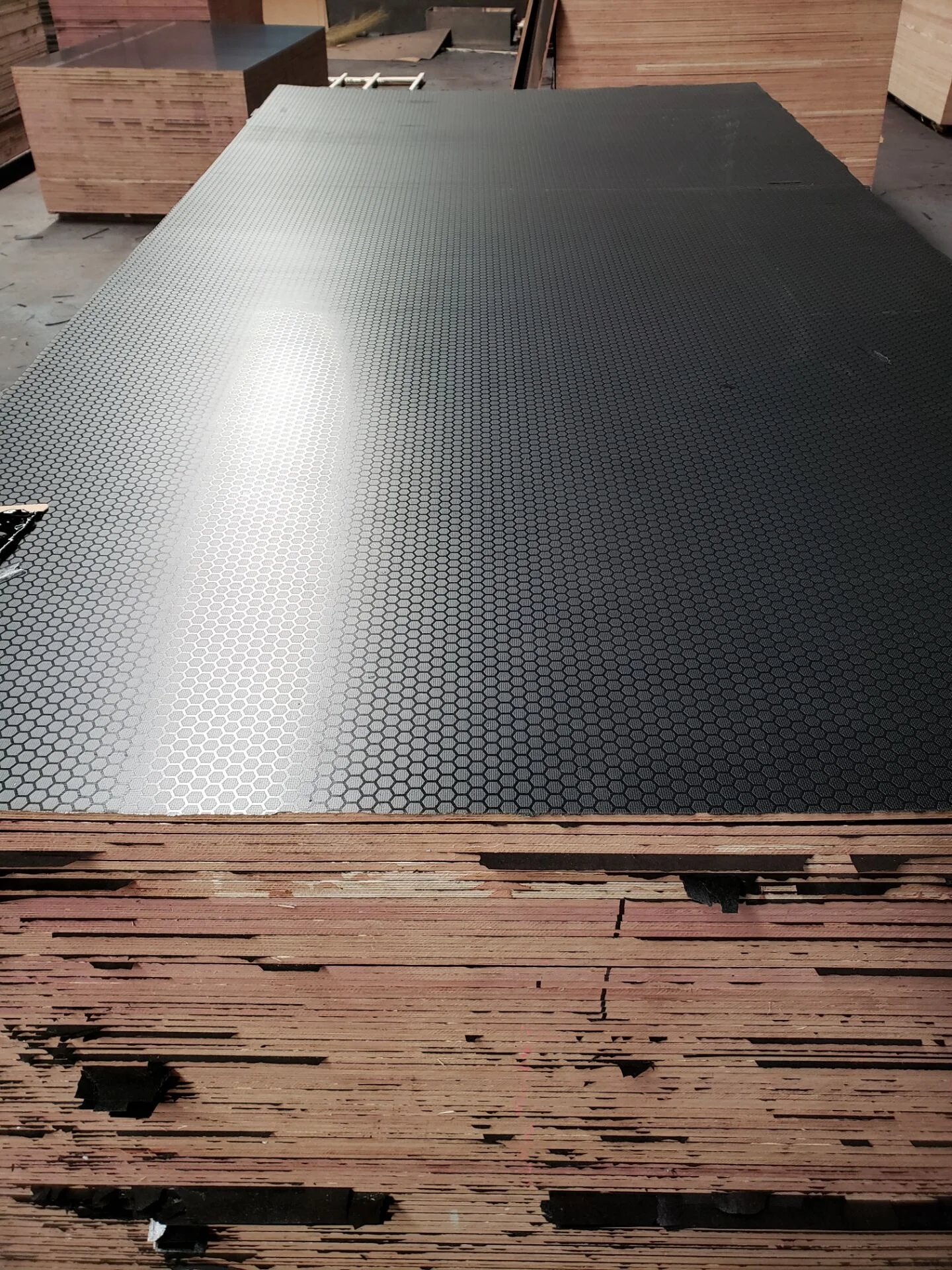 High Quality Brown Color Anti-Slip Plywood for Truck Container Floor