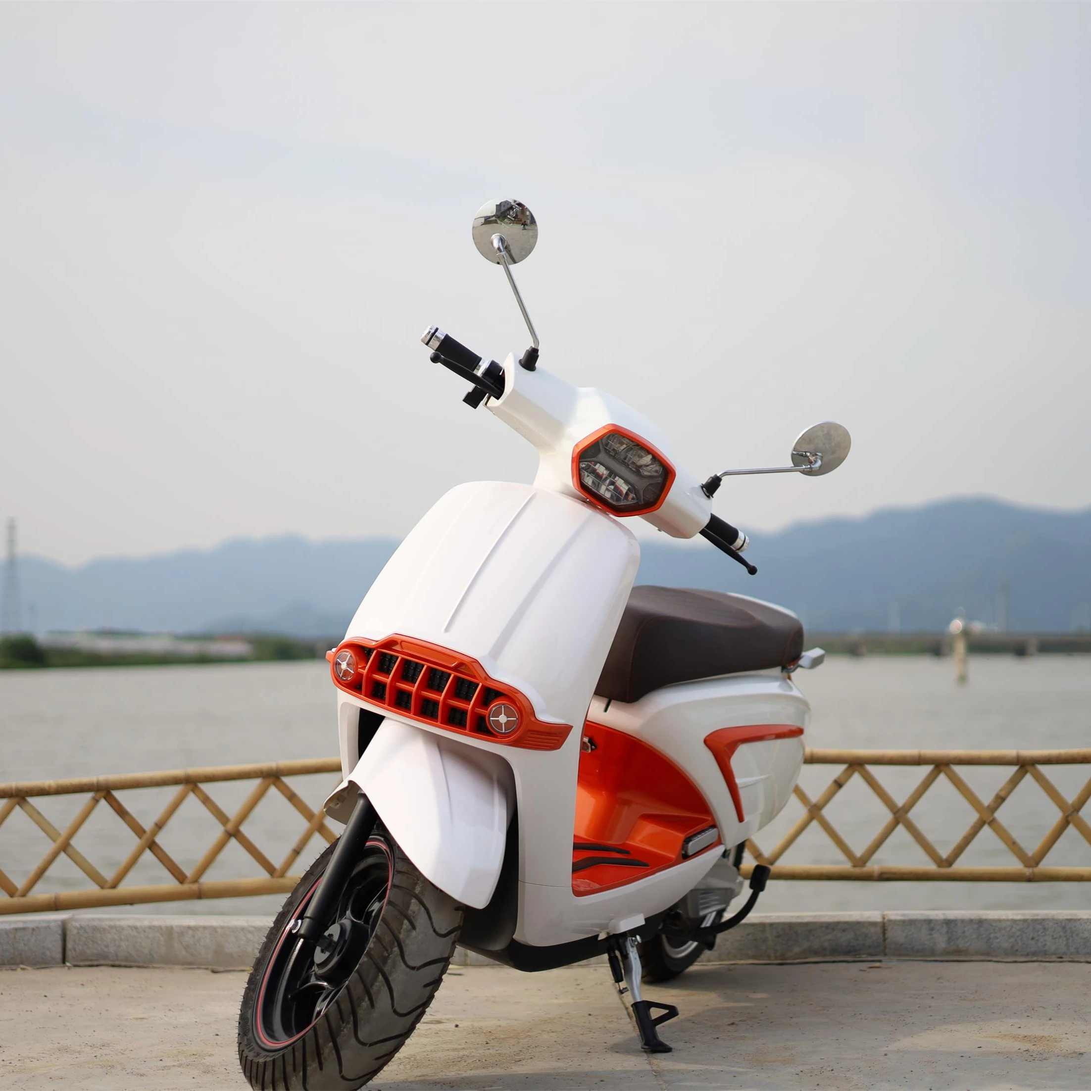 EEC New  model vespa e 13inch 2500w lithium orange two wheel electric scooter  adults sale in european e motorcycle