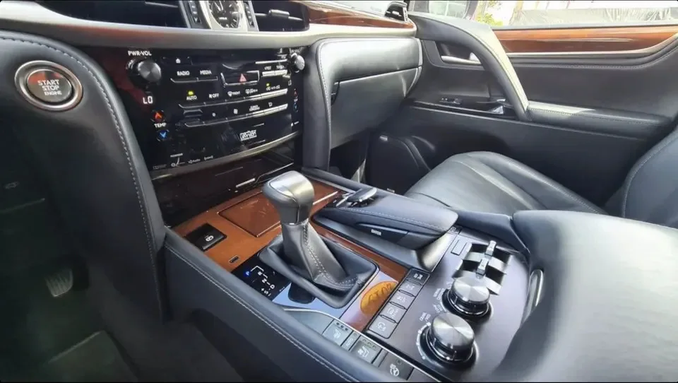 Продажа подержанных автомобилей для-Lexus LX 600 LX600 Luxury