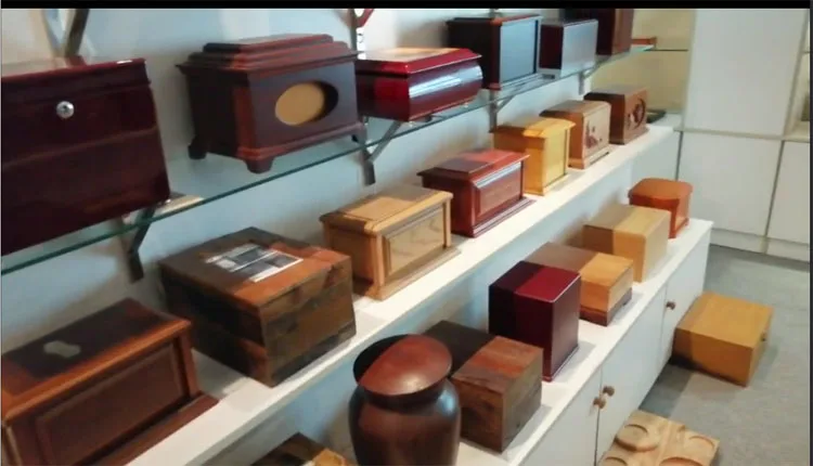 Factory custom wooden pet casket urn poplar burl inlay wood urns