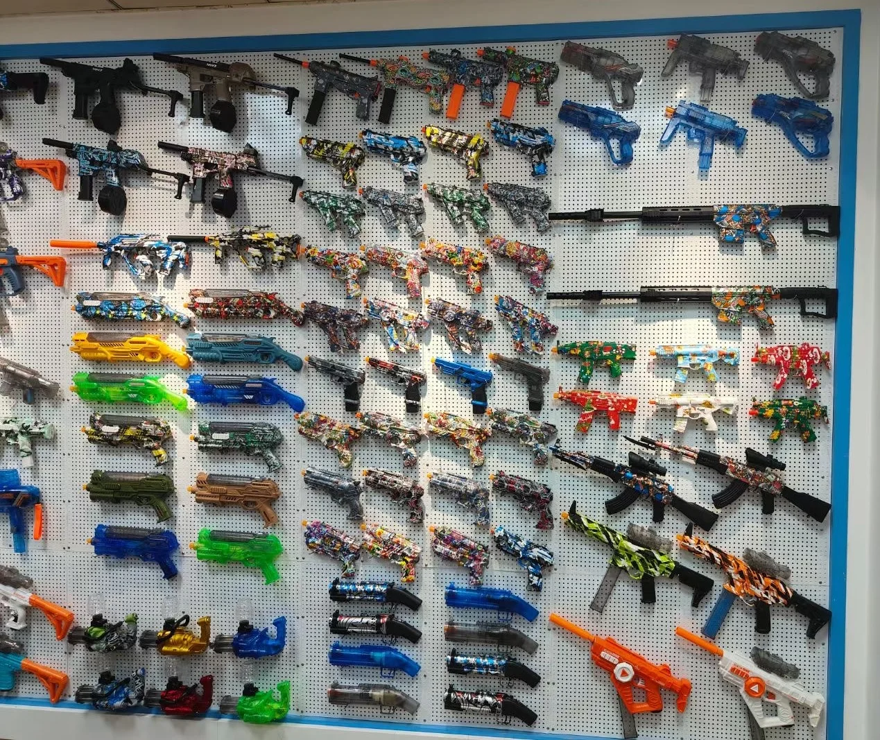 Electric orbeeze gun and target toys