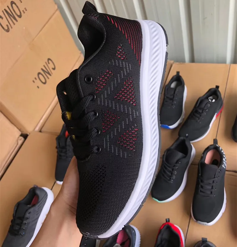 WZY Китай экспортирует большое количество мужской обуви в смешанном дизайне