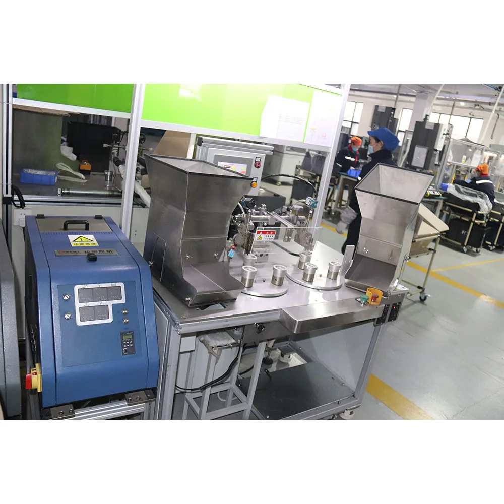 
Hot melt dispenser for carbon block 