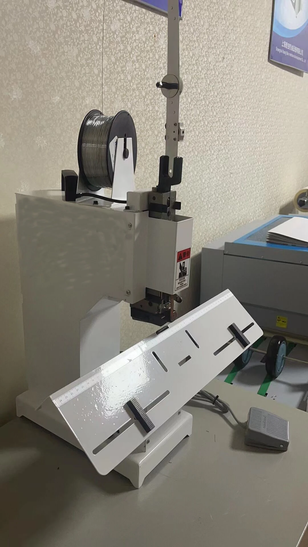 Desktop Saddle Wire Stitching Paper Stapler Stapling Machines