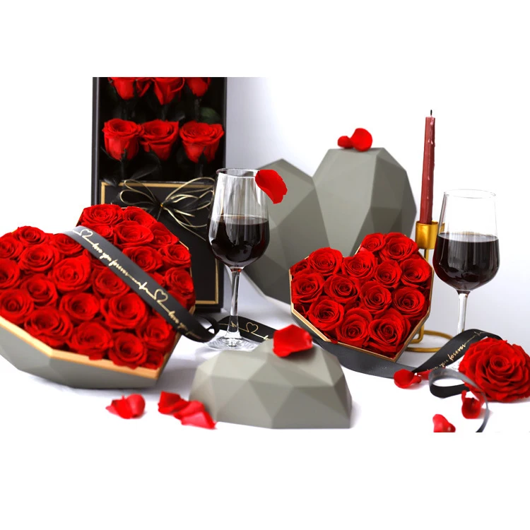 Yunnan Valentine Wedding Gift Luxury Heart-shaped Everlasting Flowers Preserved Roses in Box