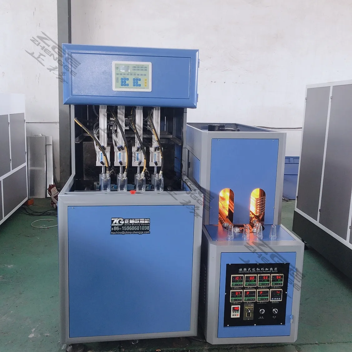 2000Bph 4 Cavity Zhengge ZG-2000A Semi Automatic Blowing Machine For Diverse PET Plastic Bottle