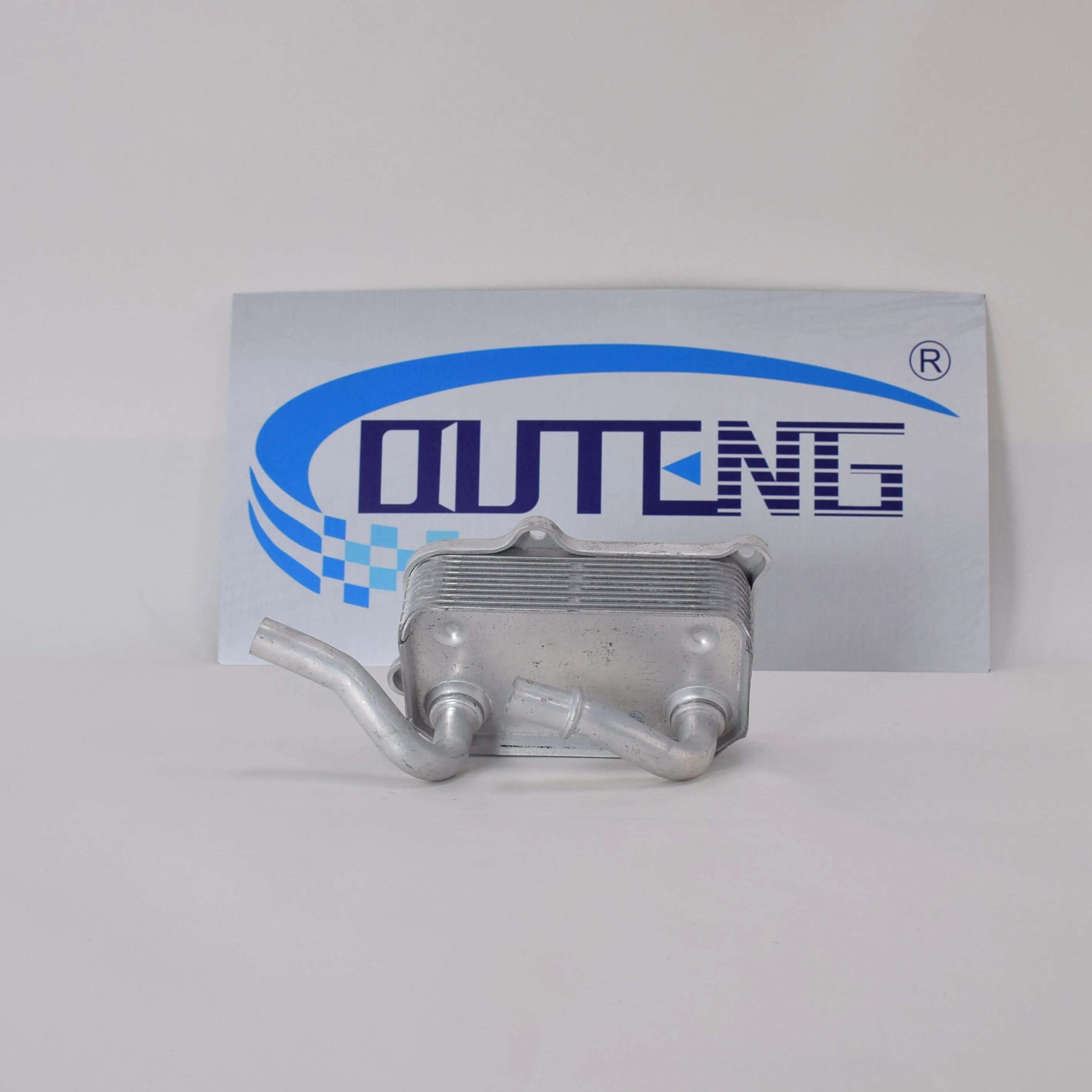 High quality Auto Parts Engine Oil Cooler for Mercedes Benz W164 W211 W203 W163 W211 1121800311 1121880401