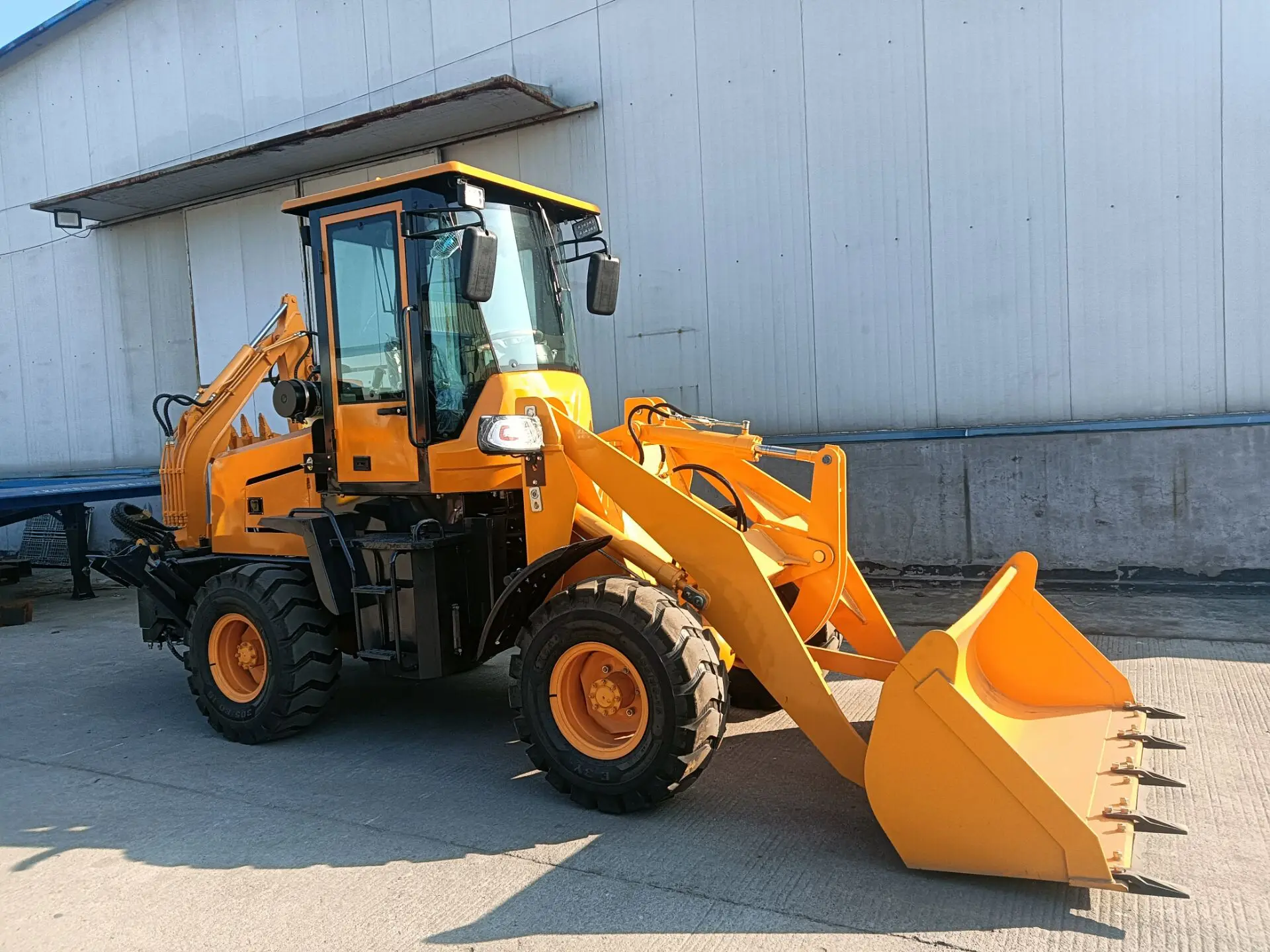 Full Hydraulic Mini Wheel Loader 920 Multi-Functional Articulated Mini Loader