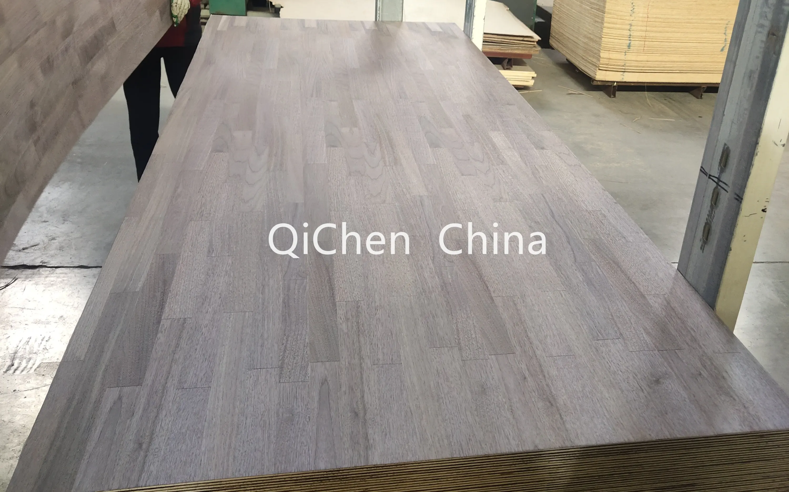 18mm Natural Veneer Black Walnut  Laminated Veneer Fancy Plywood