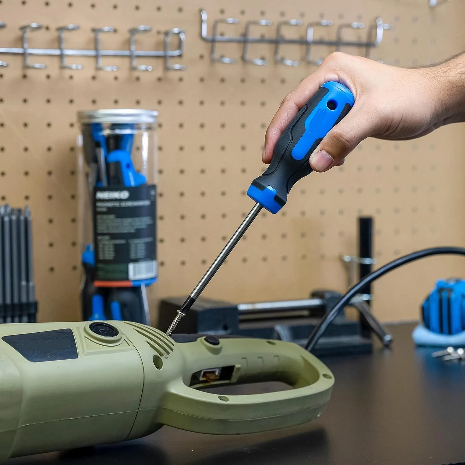 4pcs Ergonomically Designed Handle Slotted & Phillips Screwdriver Set