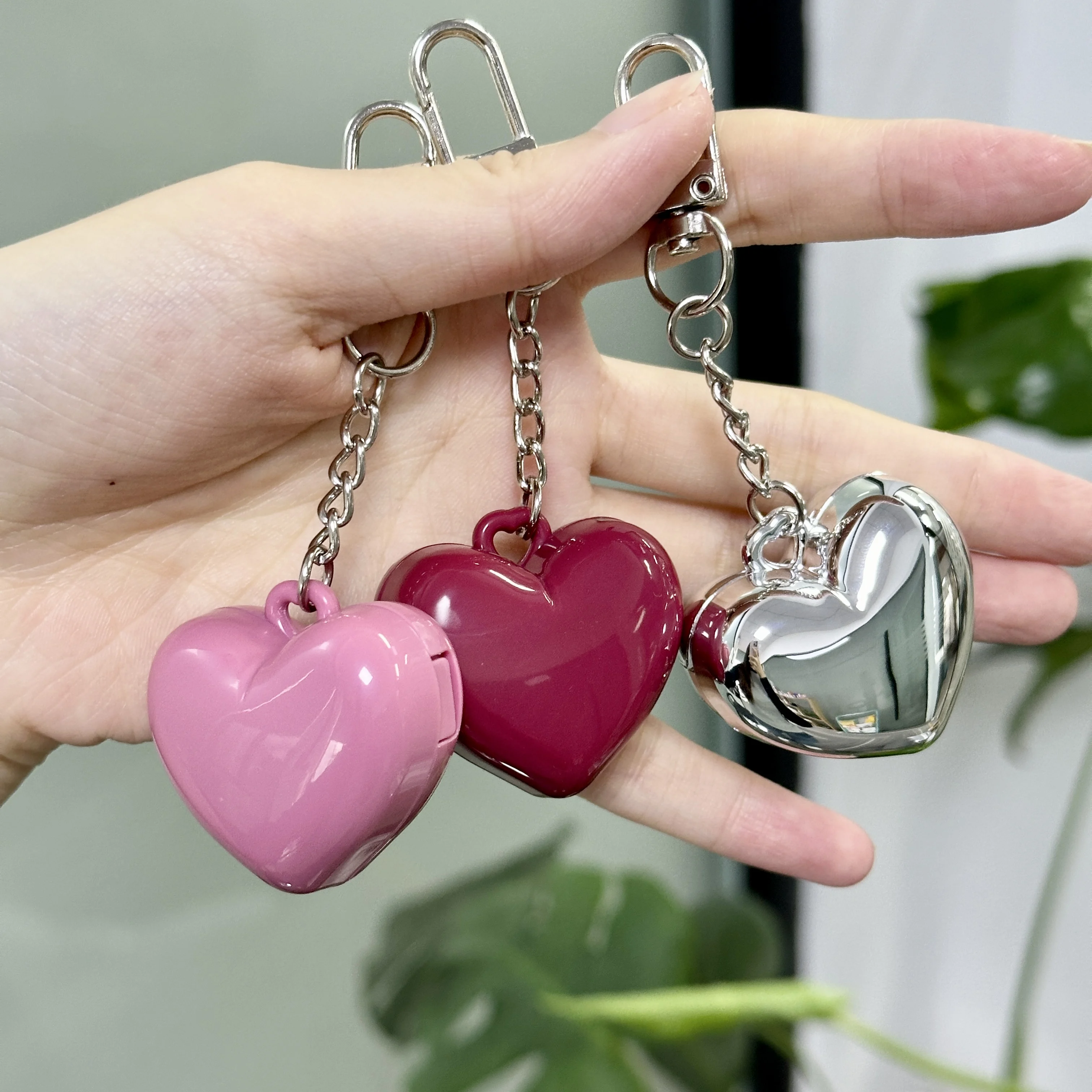 Unique Empty Custom Mini Heart shaped Lip Gloss Tube Blush Eyeshadow Case With Keychain  Face Cream Lip Balm Container Packaging