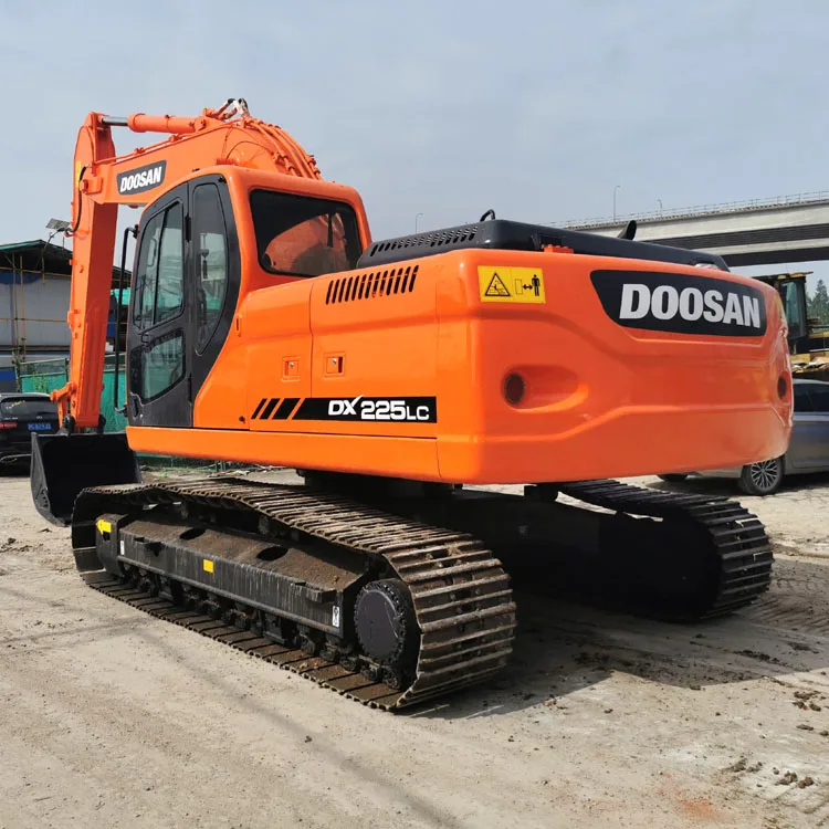 Good condiontion doosan excavator dx225LC made in South Korea medium dx225 used excavator for sale
