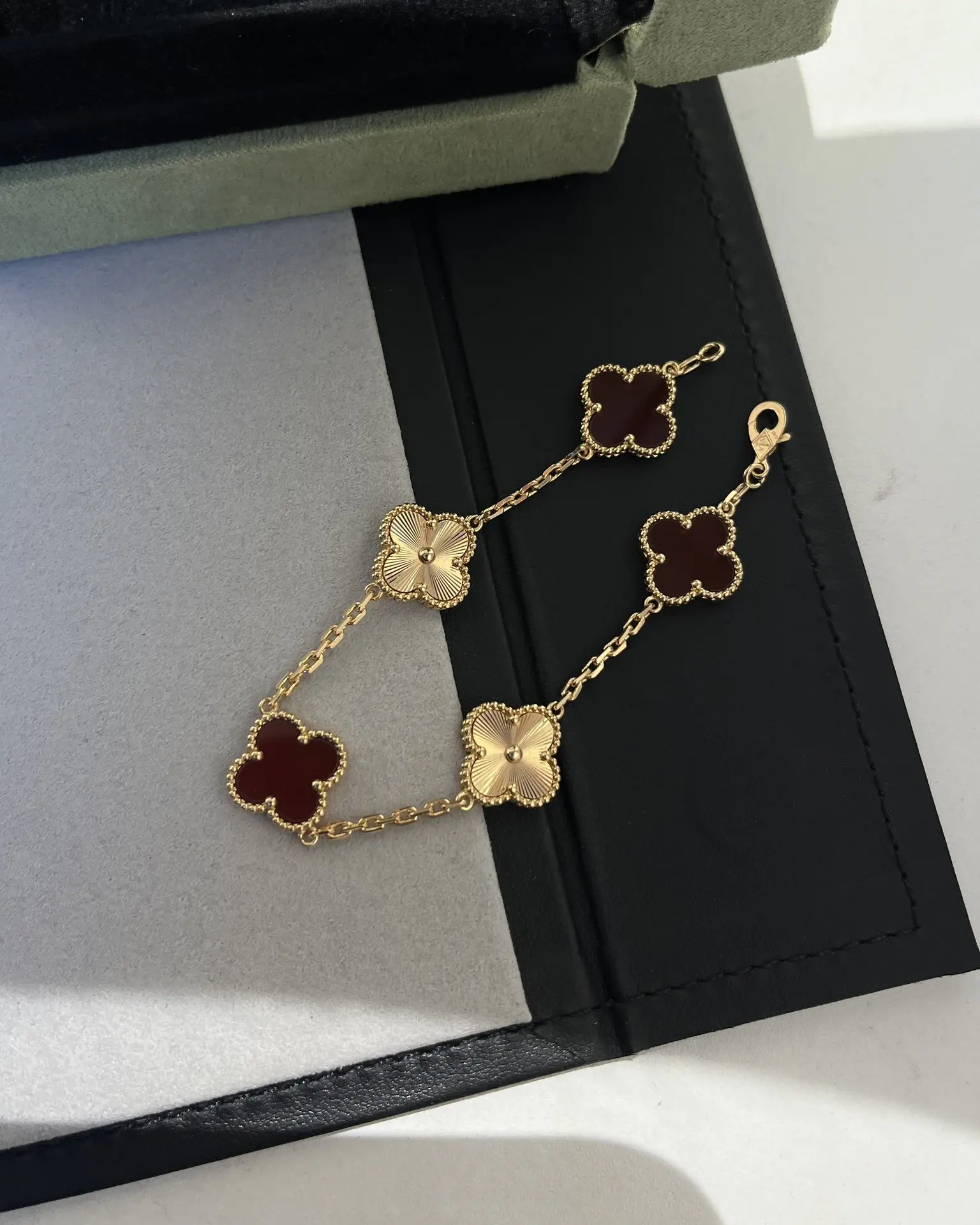 Exquisite Four-leaf Clover Jewelry 925 Sterling Silver Charm bracelet Silver silica bracelet S925 Clover Jewelry set