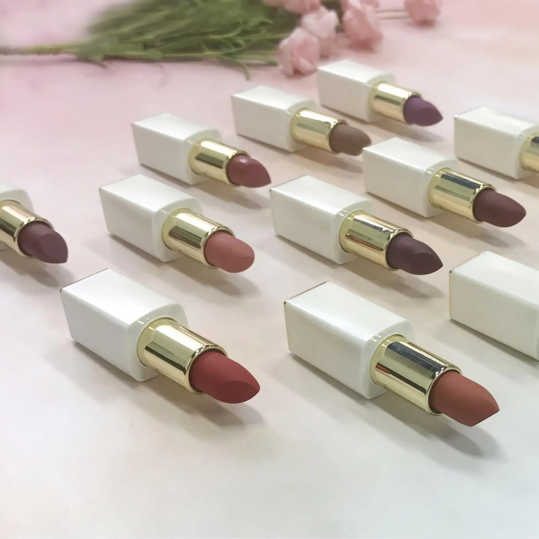 Wholesale Makeup Magnet Lipstick Vendor Waterproof Vegan Moisturizing Lipstick Private Label Long Lasting OEM Red Matte Lipstick