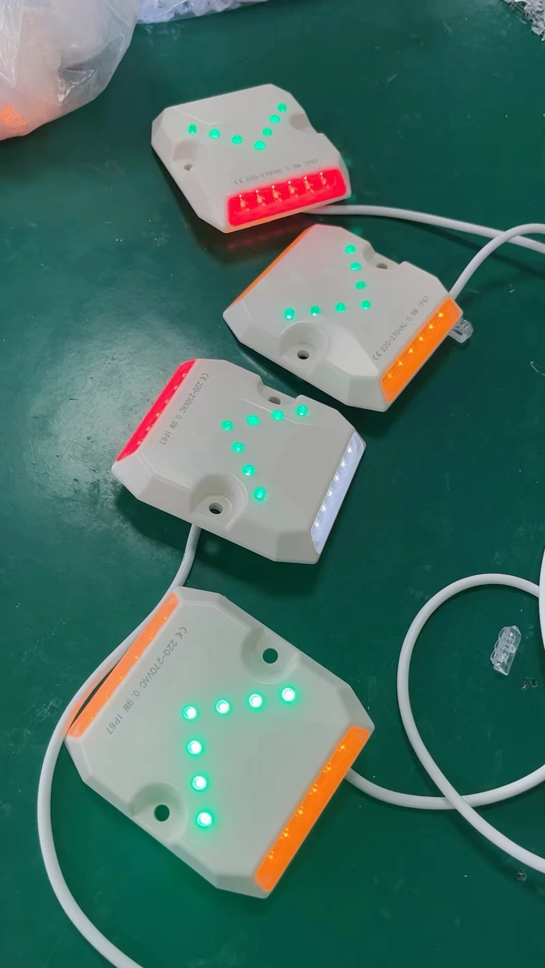 DC 24V/12V tunnel with line studs IP68 plastic wired cable with arrow LED road studs