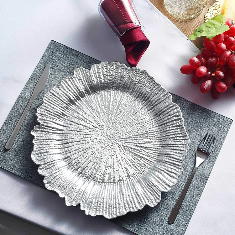 Factory Price Low MOQ Plastic Charger Plates Silver Gold Dishes Plates Charger Underplates for Wedding Party Decoration
